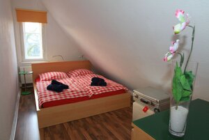 Kleines Schlafzimmer in der Ferienwohnung auf der Insel in Hameln